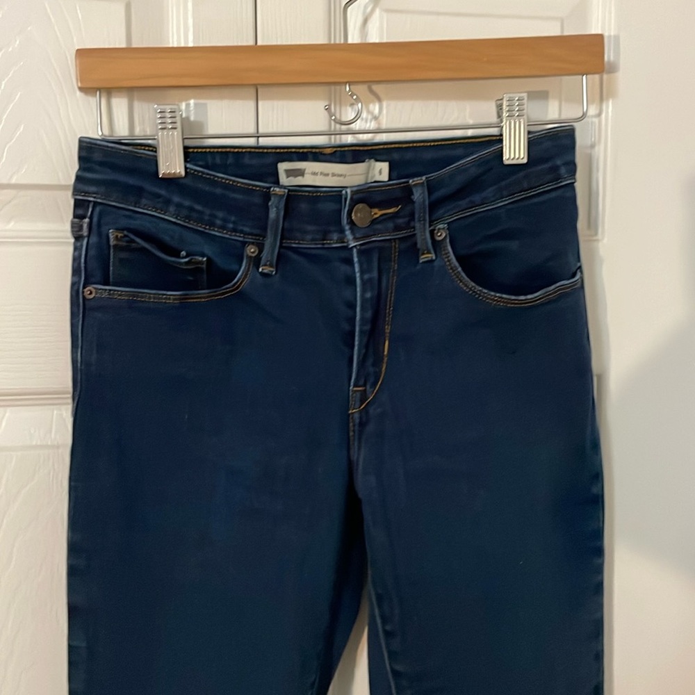 EUC LEVI’S Midrise skinny stretch denim jeans, Women’s SZ 4 -dark wash Waist 27